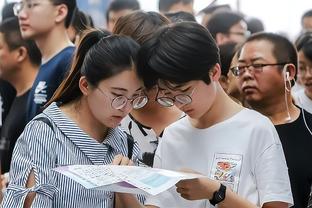 麦穗丰：广厦末节全替补&王博也不起立指导 这也是他们队的选择